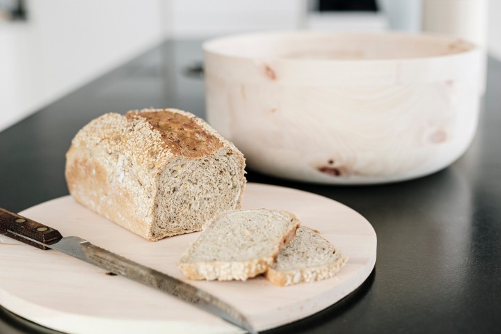 Zirbenholz in der Küche: Schneidebrett, Brotdose, Hygiene